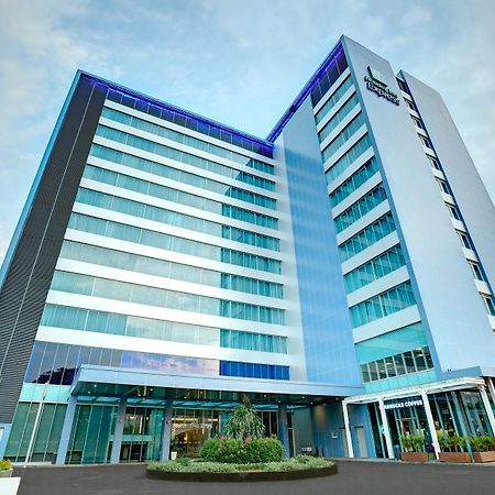 Holiday Inn Express Jakarta International Expo By Ihg Buitenkant foto