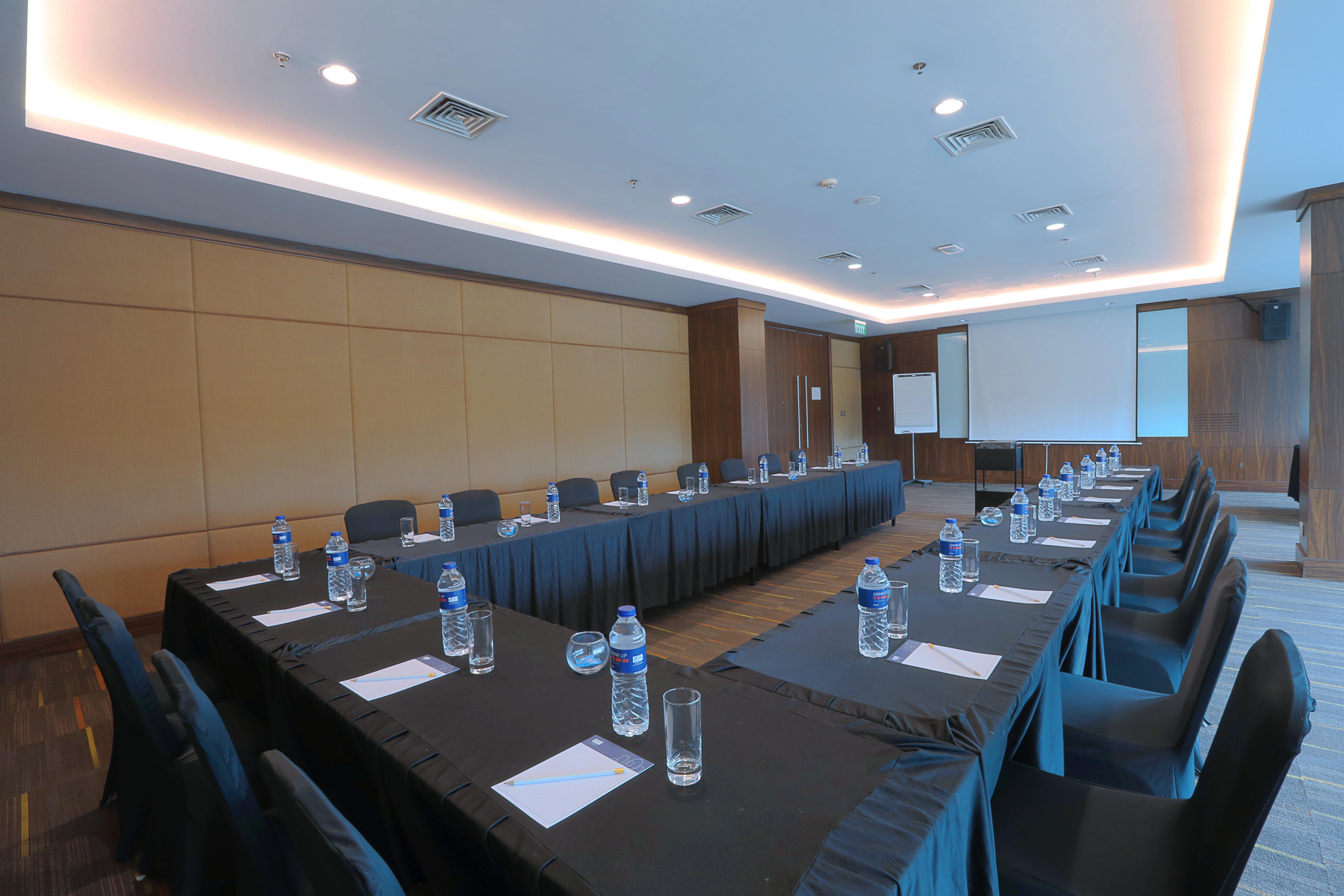 Holiday Inn Express Jakarta International Expo By Ihg Buitenkant foto