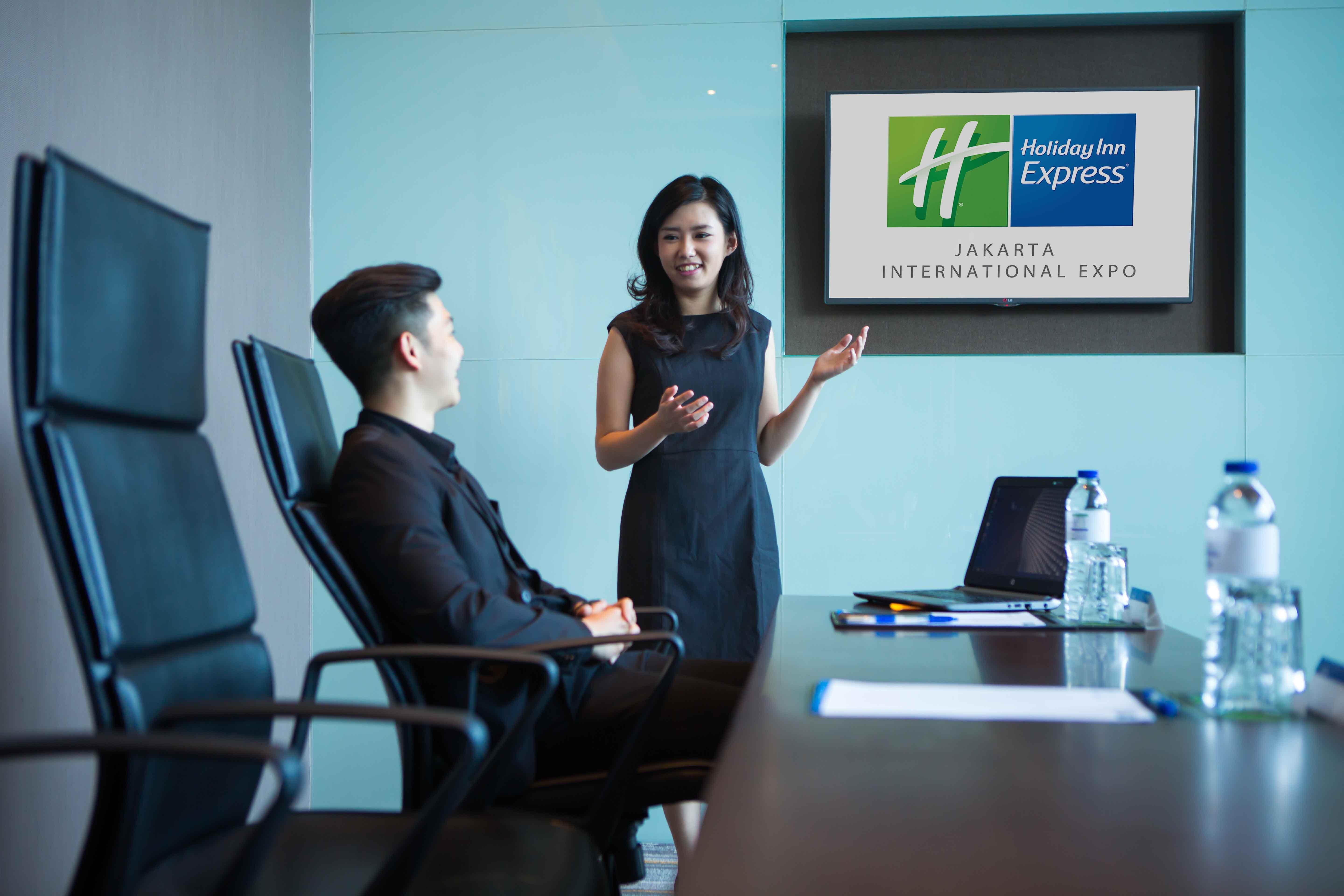 Holiday Inn Express Jakarta International Expo By Ihg Buitenkant foto
