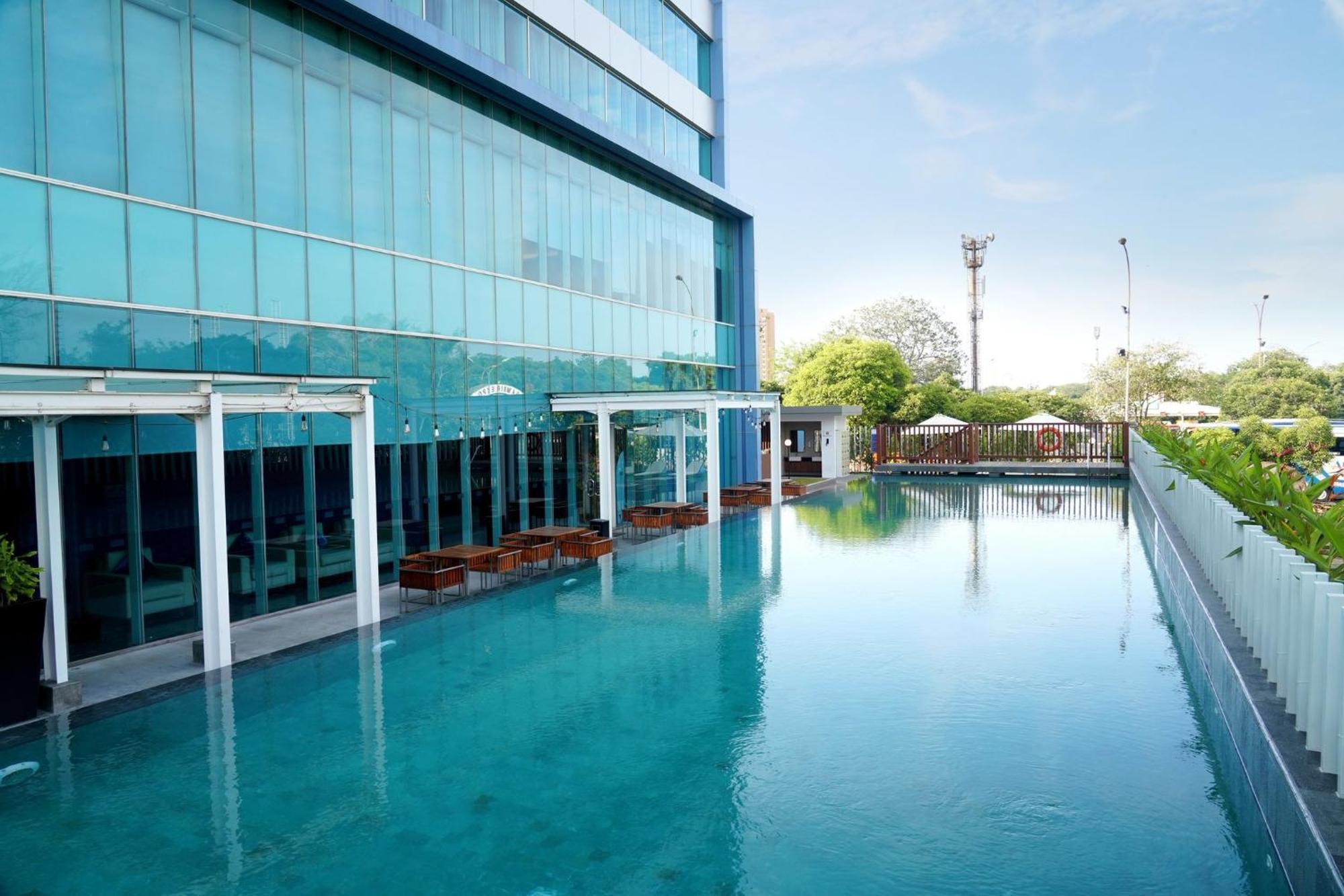 Holiday Inn Express Jakarta International Expo By Ihg Buitenkant foto