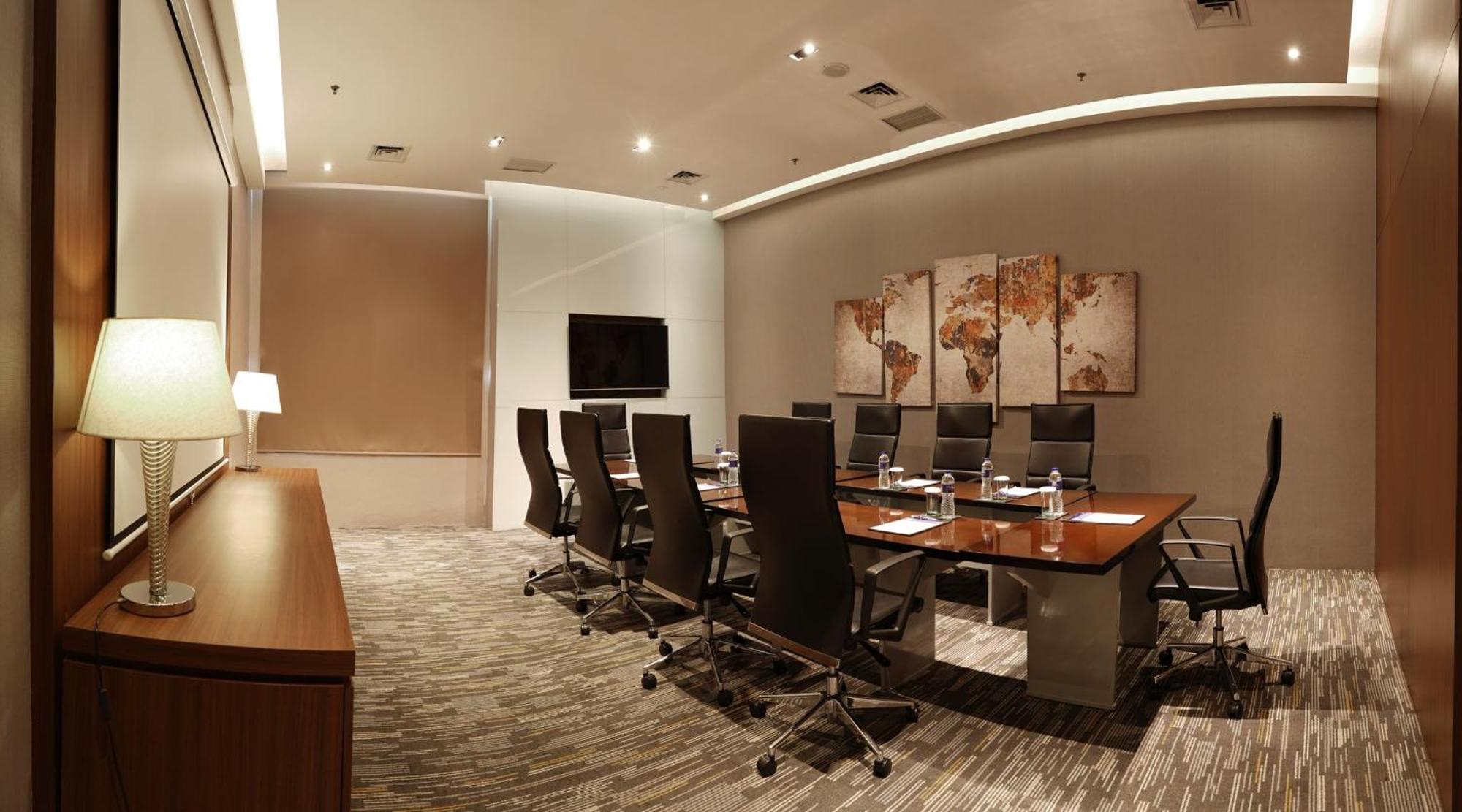 Holiday Inn Express Jakarta International Expo By Ihg Buitenkant foto
